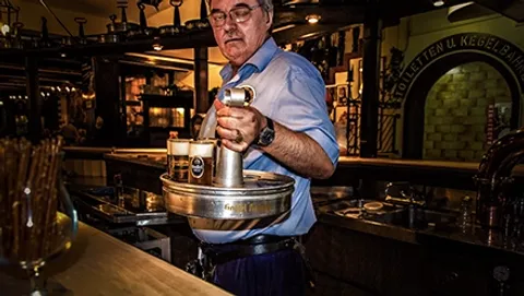 Köbes im Kölner Brauhaus